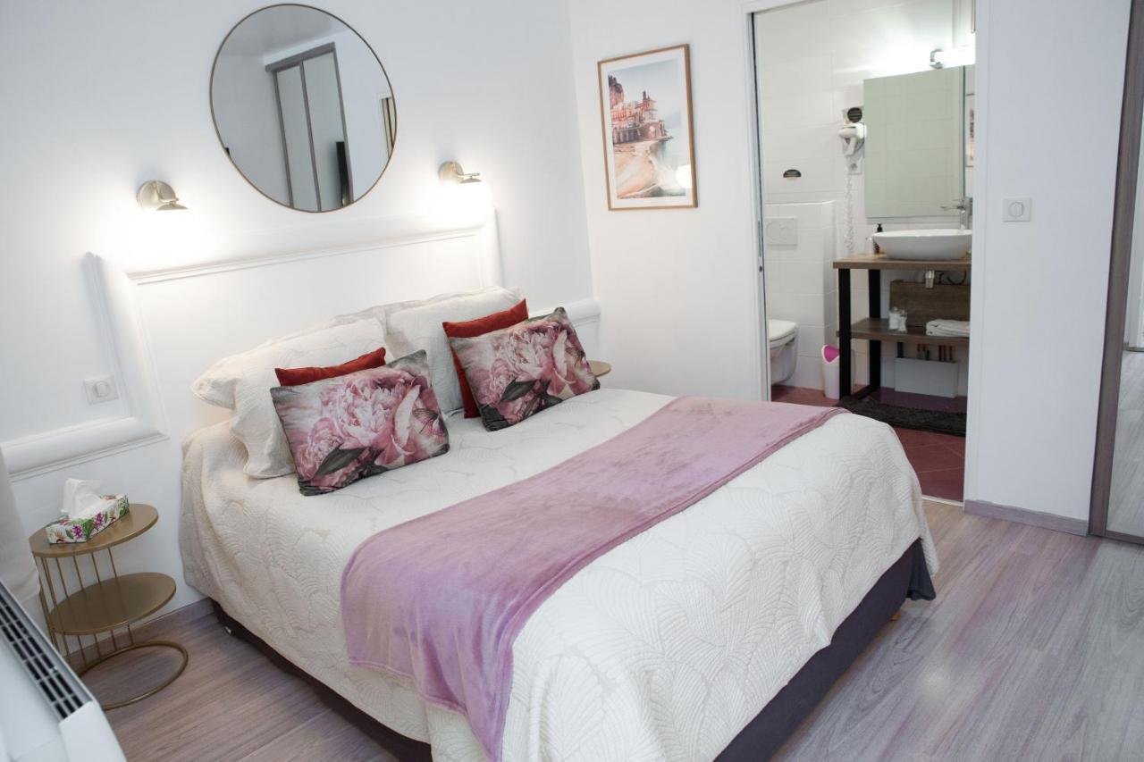 Hotel Des Dauphins Bourgoin-Jallieu Kültér fotó