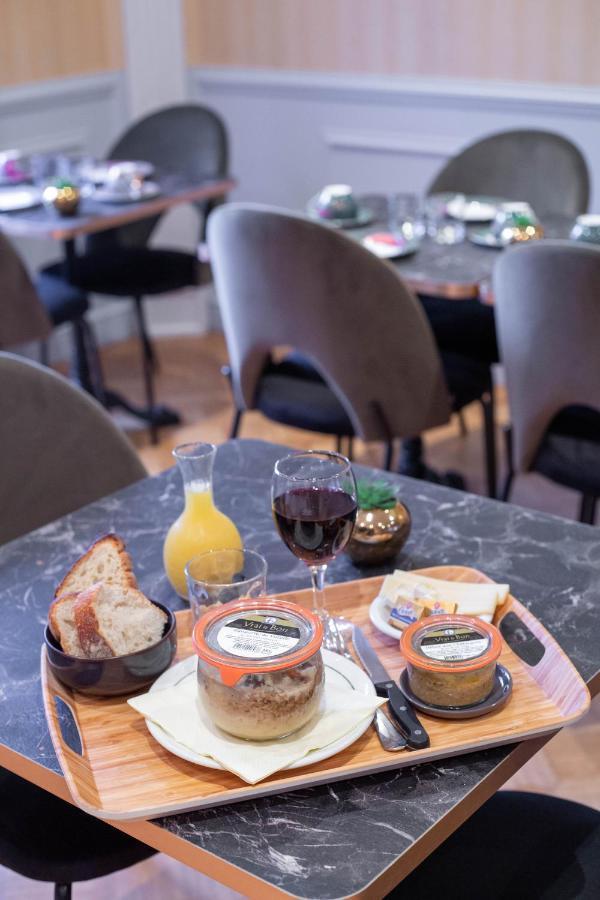 Hotel Des Dauphins Bourgoin-Jallieu Kültér fotó