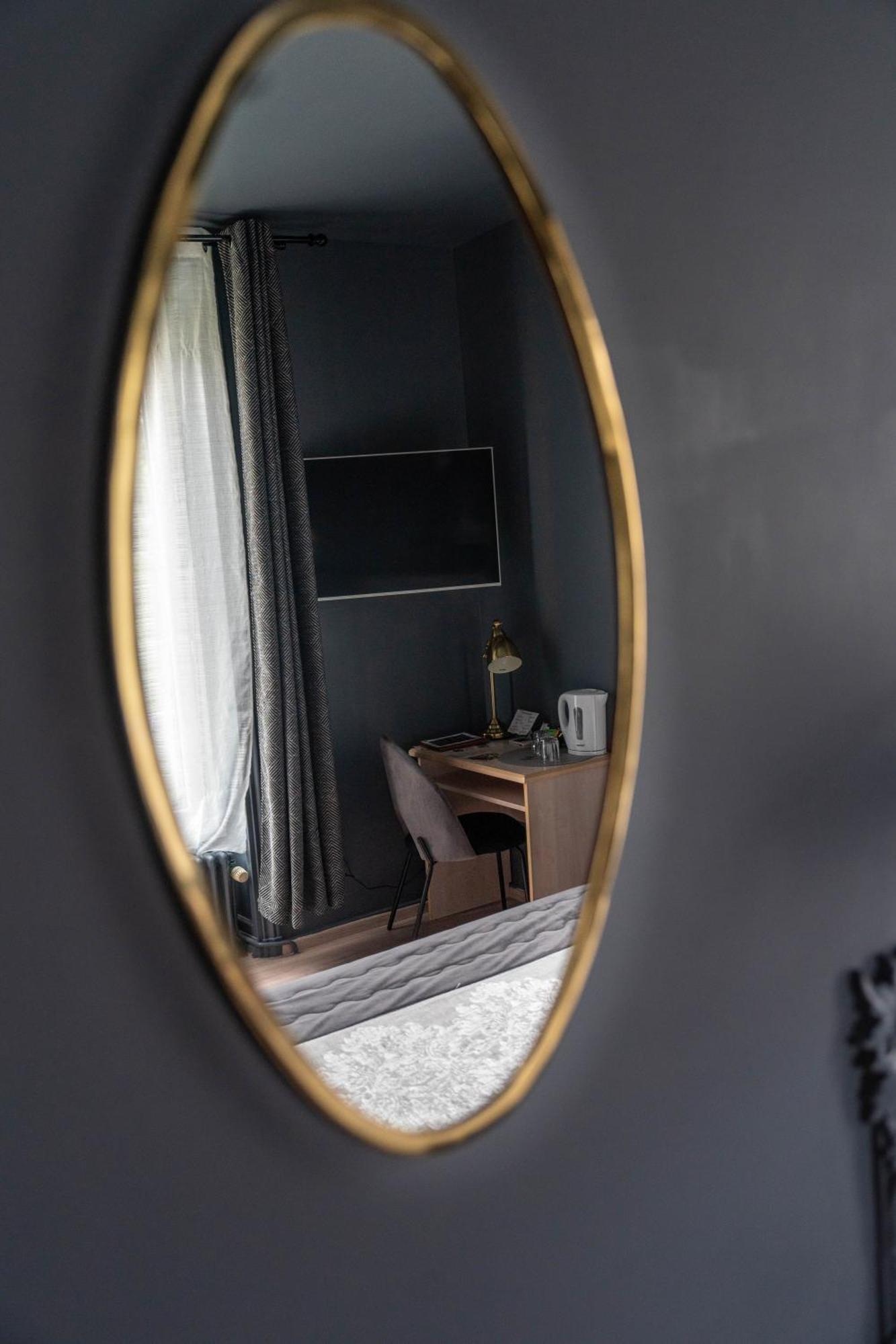 Hotel Des Dauphins Bourgoin-Jallieu Kültér fotó