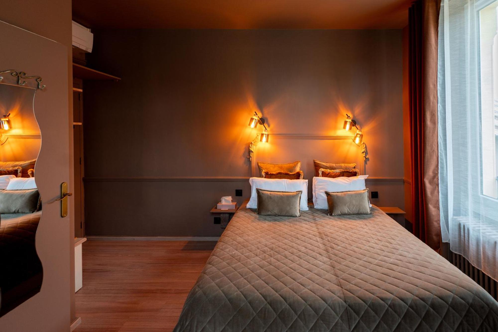 Hotel Des Dauphins Bourgoin-Jallieu Kültér fotó