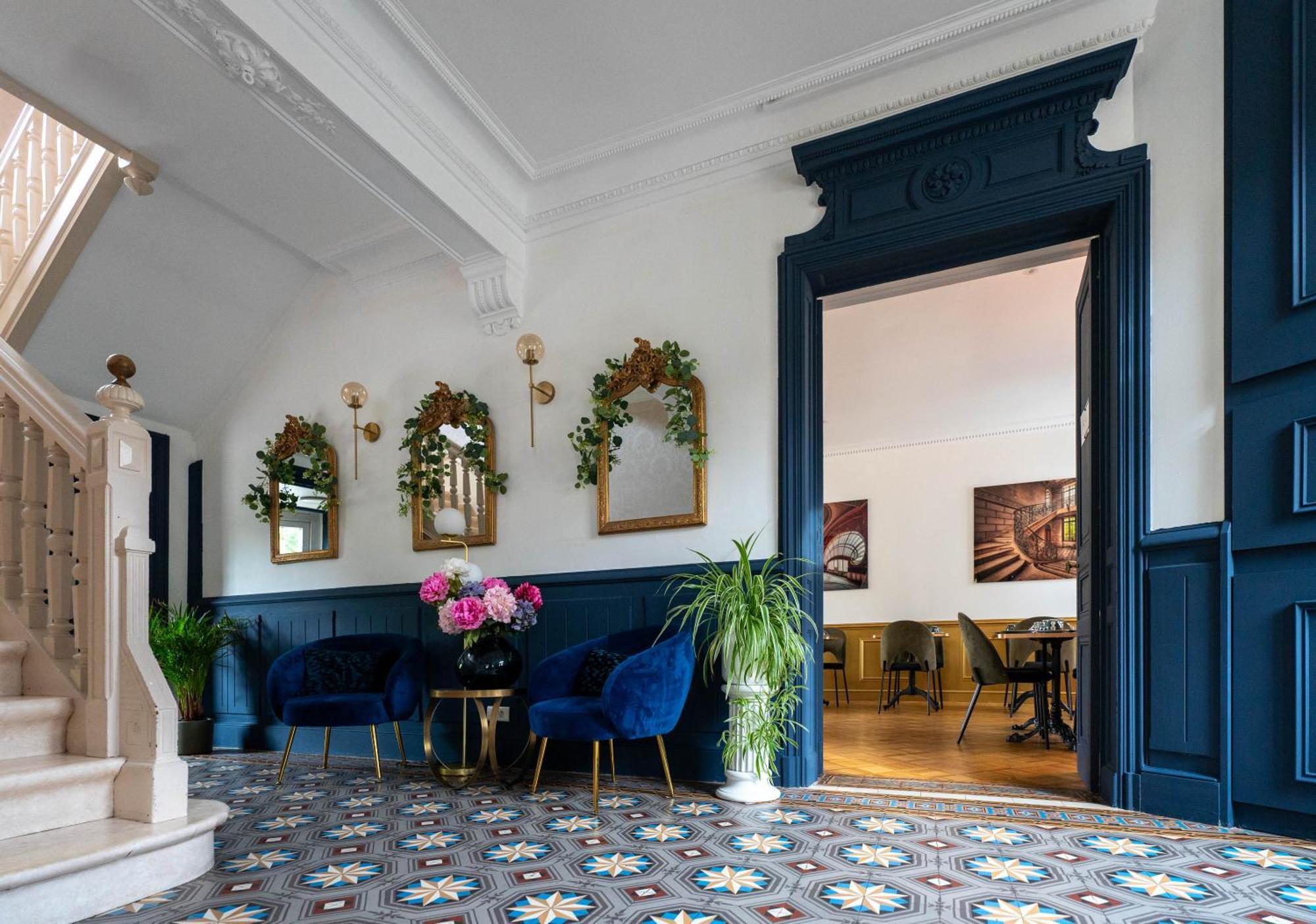 Hotel Des Dauphins Bourgoin-Jallieu Kültér fotó