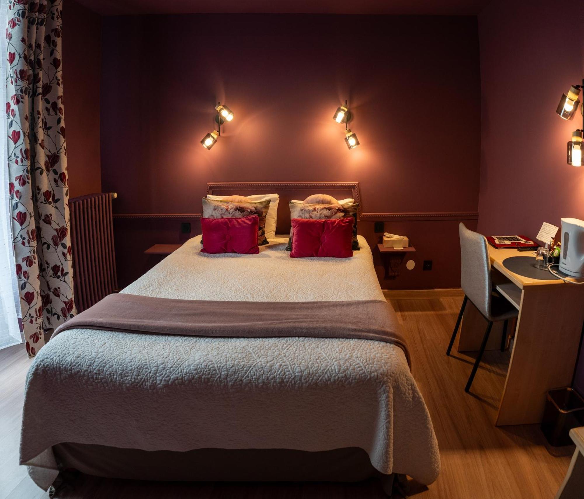 Hotel Des Dauphins Bourgoin-Jallieu Kültér fotó